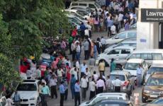  مئات السكان هرعوا إلى الشوارع في العاصمة الهندية نيودلهي بعد شعورهم بالزلزال  