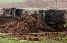 جرافات الاحتلال تتوغل شرق قطاع غزة.jpg