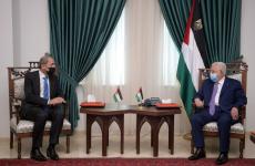 الرئيس عباس ووزير خارجية الأردن أيمن الصفدي.jpg