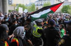 الشرطة الامريكية تقمع تظاهرة لمناصري الشعب الفلسطيني.jpg
