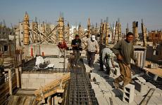عمال بناء في غزة.jpg