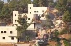 جرافات الاحتلال تهدم منازل.jpg