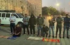 الاحتلال يقمع المشاركين لصلاة المغرب.jpg