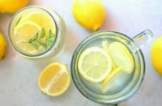 مشروب الليمون والماء الدافئ.jpg