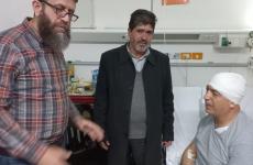 قيادة الجهاد تزور القيادي أبو عكر في المستشفى