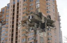 قصف مبنى في كييف