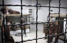معتقل أسرى فلسطينيين في سجون الاحتلال.jpg
