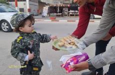 توزيع الحلوى