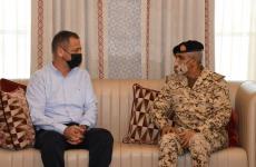 كوخافي ورئيس أركان جيش البحرين.jpg