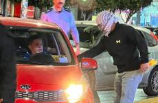 فرحة بالعملية توزيع الحلويات.jpg