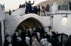 مستوطنون يقتحمون قبر يوسف في نابلس.jpg