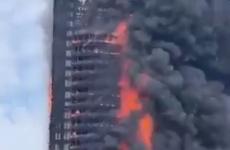 اندلاع حريق ضخم في مبنى شاهق بالصين.jpg