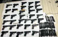 تهريب مسدسات