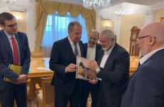 اسماعيل هنية رئيس حركة حماس ووزير الخارجية الروسي لافروف.jpg