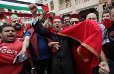 جماهير المغرب ترفع علم فلسطين.jpg