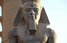 سرقة تمثال رمسيس الثاني.jpeg