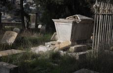 آثار الاعتداء على المقبرة البروتستانتية في القدس