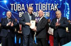 أردوغان يمنح مؤرخًا صهيونيًا جائزة الأكاديمية التركية للعلوم