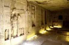 مقبرة ملكية فرعونية.webp