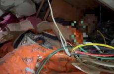 انقاذ أحياء من تحت ركام المنازل المدمرة في تركيا.jpg