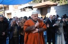 صلاة الجمعة أمام الصليب الأحمر دعما للأسرى