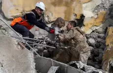 عمليات انقاذ من زلزال تركيا.webp