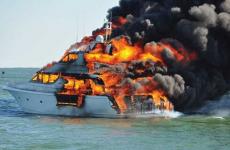 حريق في لنش سياحي في البحر الأحمر.jpg