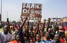 مظاهرات حاشدة في النيجر تطالب برحيل القوات الفرنسية.jpg