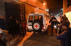 الصليب الأحمر يتسلم الدفعة السادسة من الأسرى الإسرائيليين.jpg