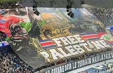 لفتة إنسانية من جماهير باريس سان جيرمان لوقف الحرب في فلسطين