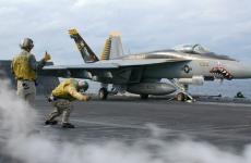 طائرة أمريكية طراز F A18.jpg