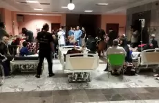 مرضى السرطان بغزة.webp