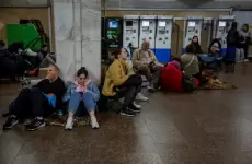 الأوكرانيين في الملاجئ