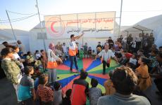 الهلال الأحمر الفلسطيني يُشارك في إجلاء 110 مريضًا من غزة إلى الإمارات للعلاج