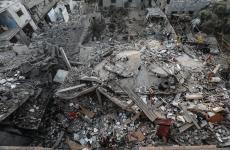 دمار جراء استهداف مربع سكني في النصيرات