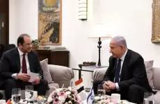 رئيس حكومة الاحتلال بنيامين نتنياهو و رئيس جهاز المخابرات العامة المصري حسن رشاد.webp