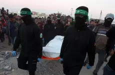 كتائب القسام تسلم جثة أحد محتجزي الاحتلال في قطاع غزة