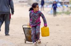 أطفال غزة .. نزوح تعبئة المياه