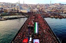 خلال المسيرة في اسنطبول.jpeg