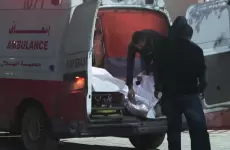 نقل شهداء في غزة بسيارة الإسعاف.webp