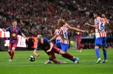 هل ظلم الحكم برشلونة أمام أتلتيكو مدريد؟