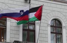 سلوفينيا ترفع علم فلسطين على القصر الرئاسي.jpg