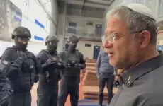 بن غفير في زيارة للمعتقلات