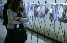 صور مسربة لضحايا التعذيب بالسجون السورية معروضة في مقر الأمم المتحدة