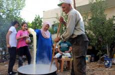 صناعة الملبن من العنب بالخليل ‫(99174900)‬ ‫‬.JPG