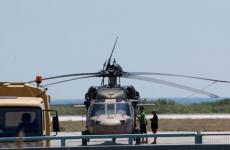  المروحية التركية وهي في مطار ديموكراتوس بشمال اليونان