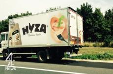 الشاحنة المركونة جانب الطريق الرئيسي باتجاه فيينا