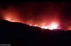 الرياح القوية تسببت في انتشار النيران في المنطقة