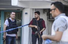 صورة من تحقيقات الشرطة بمكان الحادث