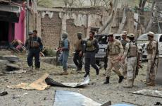 عناصر من الأمن الأفغاني بموقع الهجوم 